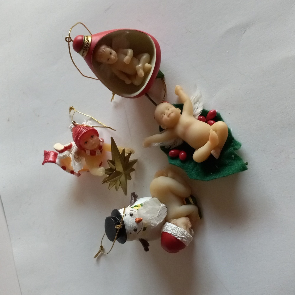 Set of 4 "Santa's Little Angels" Christmas Ornaments.